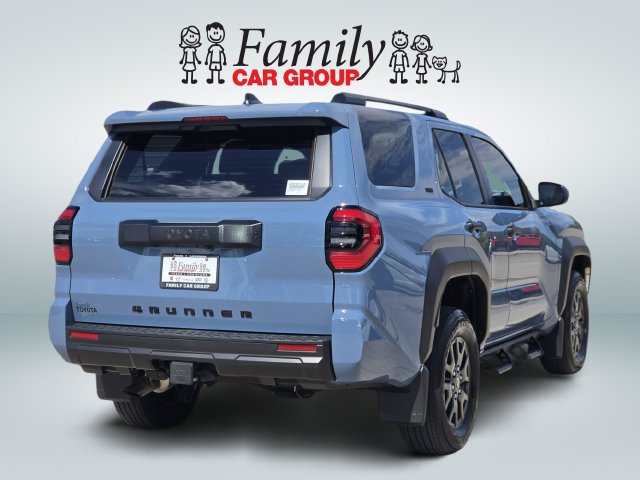 Used 2025 Toyota 4Runner SR5 AWD/4WD image 4