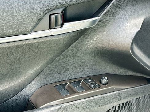 Used 2023 Toyota Camry SE image 17