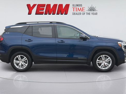 Used 2023 GMC Terrain SLE w/ Driver Convenience Package FWD image 13