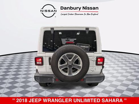 Used 2018 Jeep Wrangler Unlimited Sahara AWD/4WD image 4