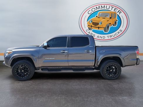 Used 2017 Toyota Tacoma Limited image 3