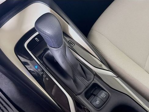 Used 2020 Toyota Corolla LE image 17