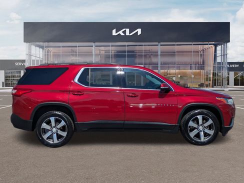Used 2019 Chevrolet Traverse LT w/ LT Premium Package FWD image 3