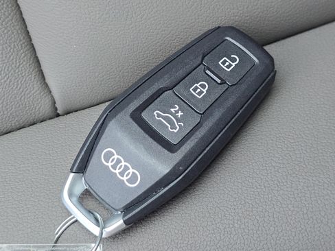 Certified 2025 Audi Q5 Premium w/ Convenience Package AWD/4WD image 28