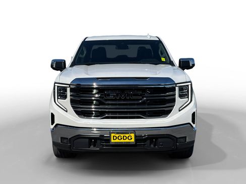 Used 2022 GMC Sierra 1500 SLT w/ X31 Off-Road Package AWD/4WD image 8