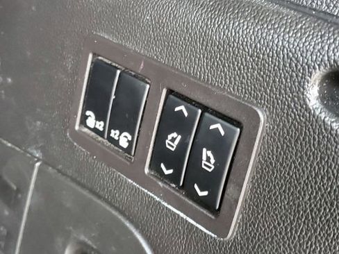 Used 2018 Chevrolet Suburban Premier image 36