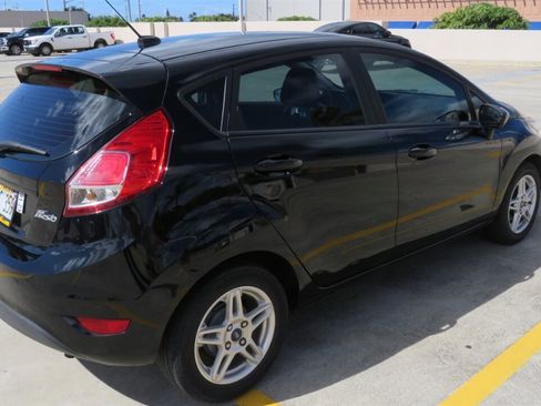 Used 2017 Ford Fiesta SE FWD image 4
