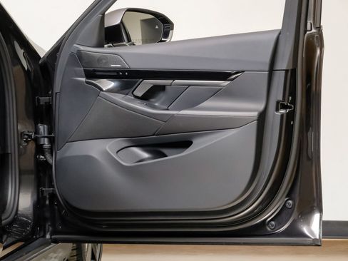 Used 2025 BMW 530i RWD image 46