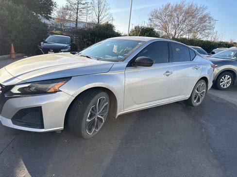 Certified 2024 Nissan Altima 2.5 SR image 2