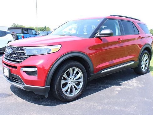 Used 2021 Ford Explorer XLT w/ Equipment Group 202A AWD/4WD image 3