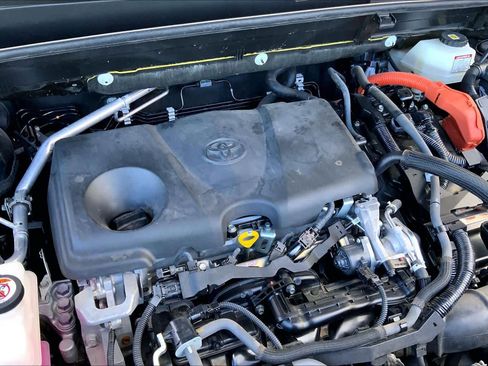 Used 2022 Toyota Venza LE image 30