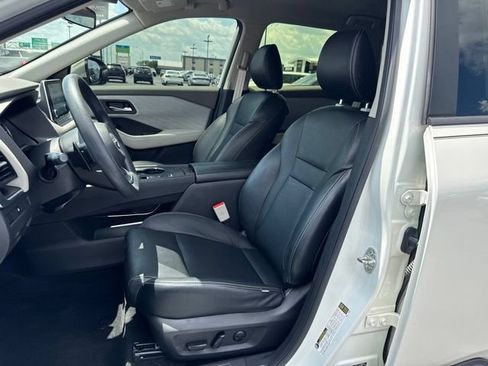 Used 2023 Nissan Rogue SV FWD image 17