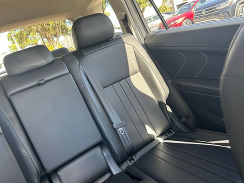 Used 2022 Volkswagen Tiguan SE image 14