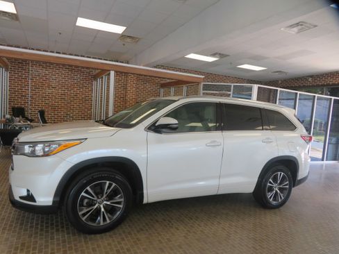 Used 2016 Toyota Highlander XLE FWD image 79