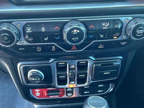 Used 2022 Jeep Gladiator Rubicon w/ Cold Weather Group image 22