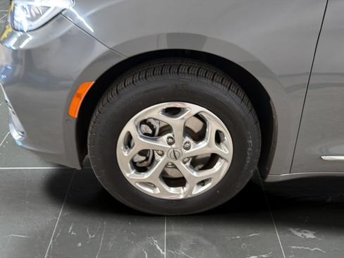 Used 2021 Chrysler Pacifica Limited w/ Premium & Safety Sphere Group AWD/4WD image 15