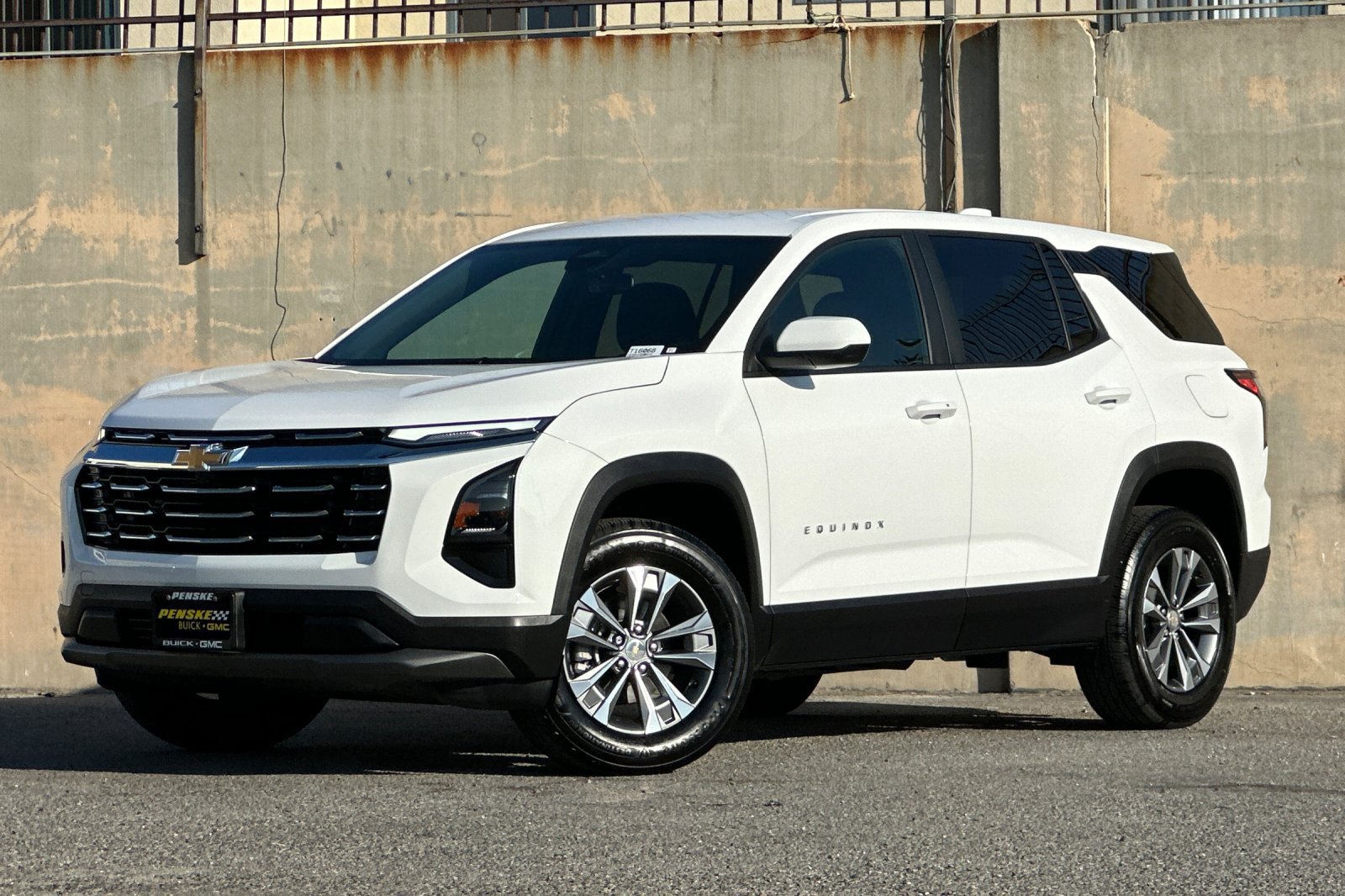 Certified 2025 Chevrolet Equinox LT FWD image 8