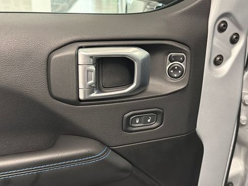 Used 2024 Jeep Wrangler High Altitude AWD/4WD image 19