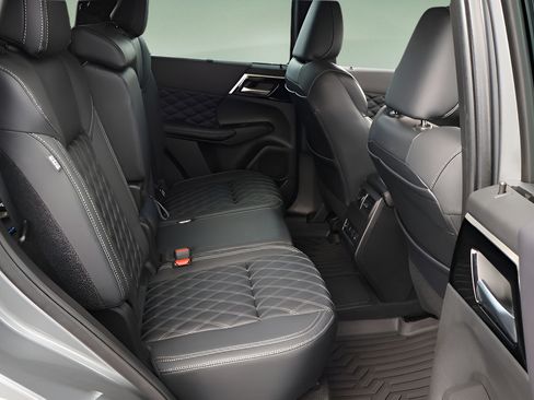 Used 2023 Mitsubishi Outlander SEL AWD/4WD image 16