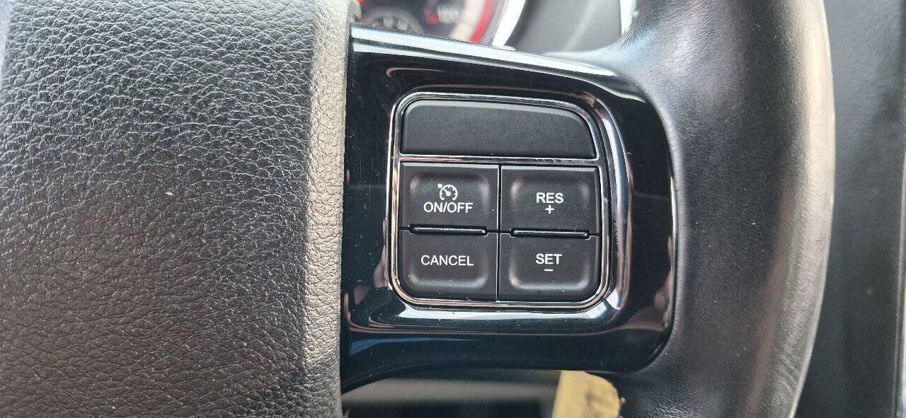 Used 2017 Dodge Grand Caravan SXT FWD image 17