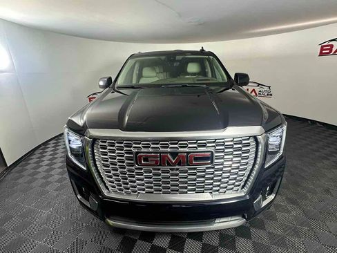 Used 2021 GMC Yukon Denali w/ Denali Premium Package image 10