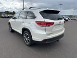 Used 2019 Toyota Highlander SE image 3