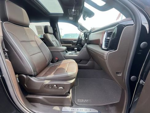 Used 2023 GMC Sierra 1500 Denali w/ Technology Package AWD/4WD image 14