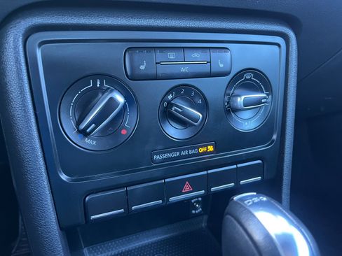 Used 2013 Volkswagen Beetle 2.0T image 28