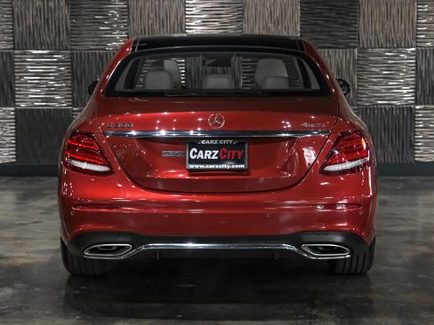 Used 2019 Mercedes-Benz E 300 4MATIC image 11