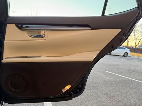 Used 2018 Lexus ES 350 w/ Navigation System Package image 22