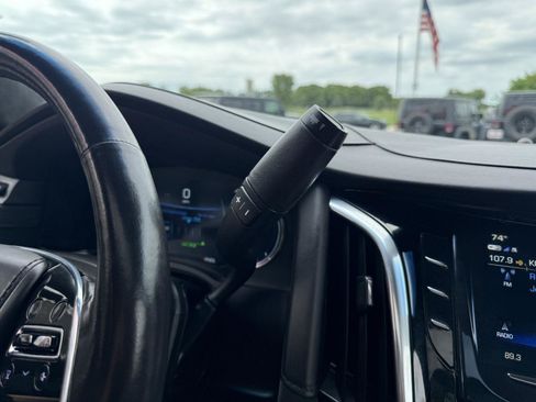 Used 2019 Cadillac Escalade Platinum w/ Escalade Sport Edition AWD/4WD image 21