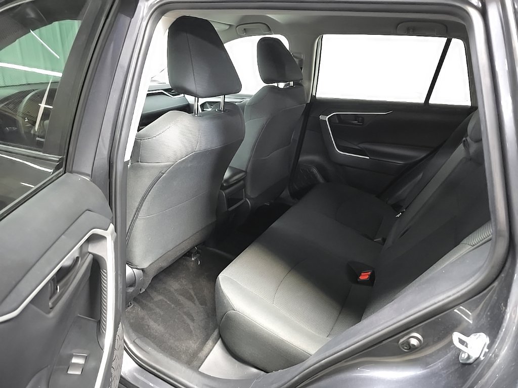 Used 2021 Toyota RAV4 LE AWD/4WD image 30