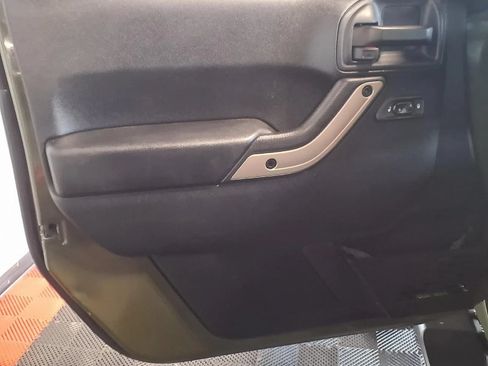 Used 2016 Jeep Wrangler Unlimited Sahara AWD/4WD image 16
