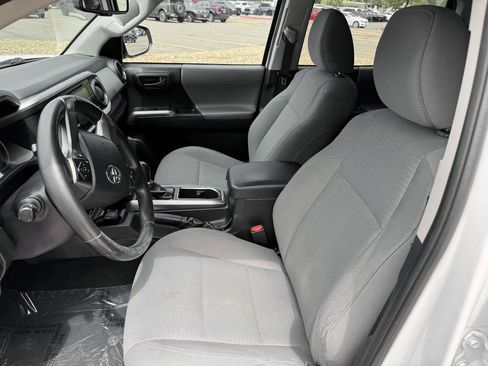 Used 2017 Toyota Tacoma SR5 w/ Tow Package AWD/4WD image 14