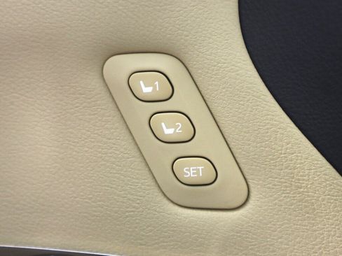 Used 2015 Toyota Avalon Limited FWD image 29