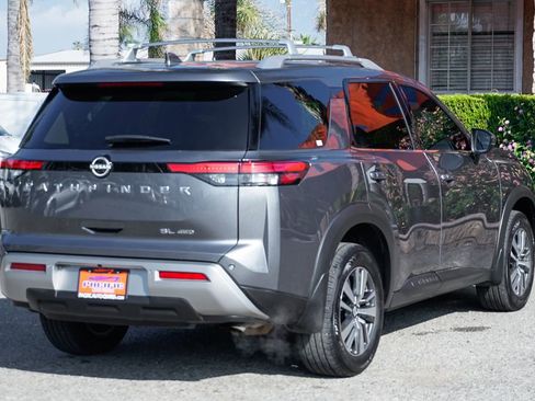 Used 2025 Nissan Pathfinder SL image 11