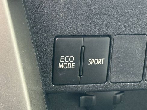 Used 2013 Toyota RAV4 XLE FWD image 10