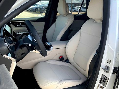 Certified 2025 Mercedes-Benz GLC 300 4MATIC image 15