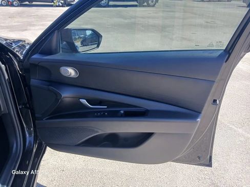 Used 2022 Hyundai Elantra SEL image 17