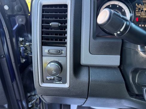 Used 2018 RAM 1500 Express AWD/4WD image 32