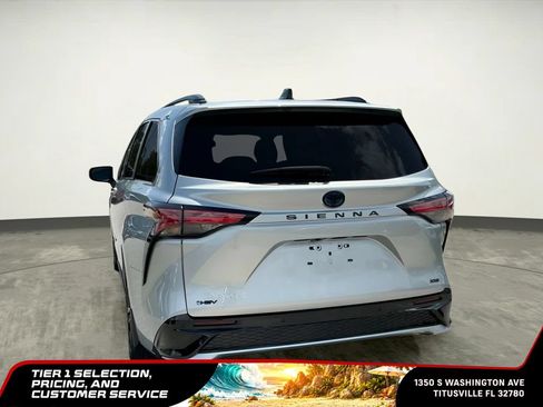 Used 2025 Toyota Sienna XSE w/ XSE Plus Package FWD image 8