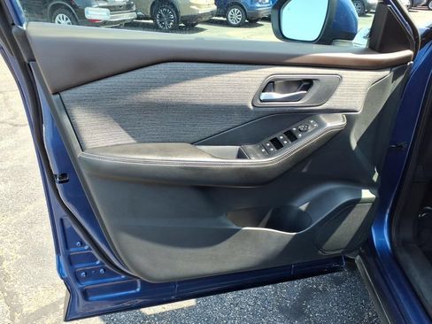Used 2021 Nissan Rogue SV AWD/4WD image 16