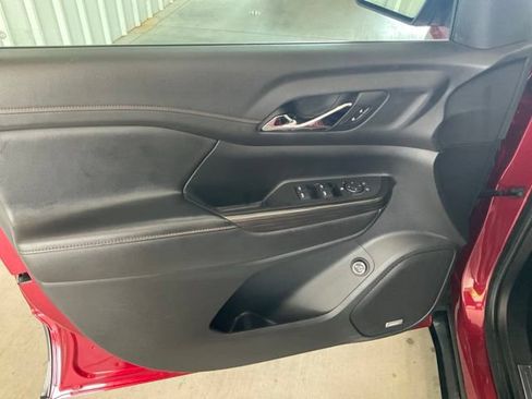 Used 2019 GMC Acadia SLT AWD/4WD image 4