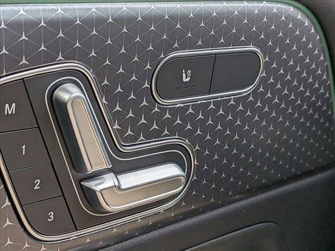 Used 2026 Mercedes-Benz GLB 250 4MATIC image 12