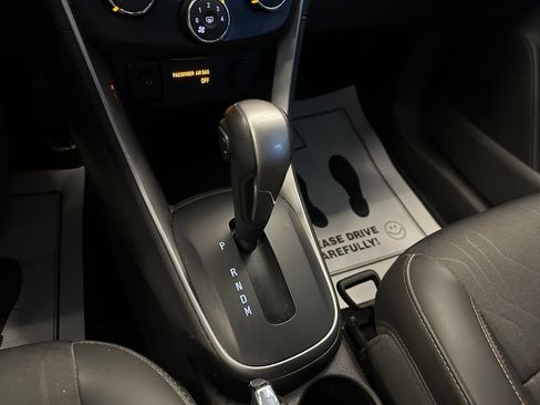 Used 2022 Chevrolet Trax LT w/ Midnight Edition AWD/4WD image 16