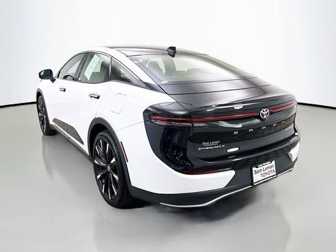 Used 2025 Toyota Crown Platinum image 5