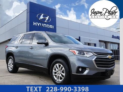 Used 2020 Chevrolet Traverse LT w/ Driver Confidence II Package AWD/4WD image 1
