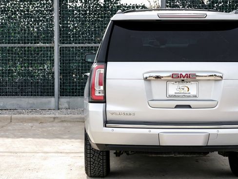 Used 2017 GMC Yukon Denali image 41