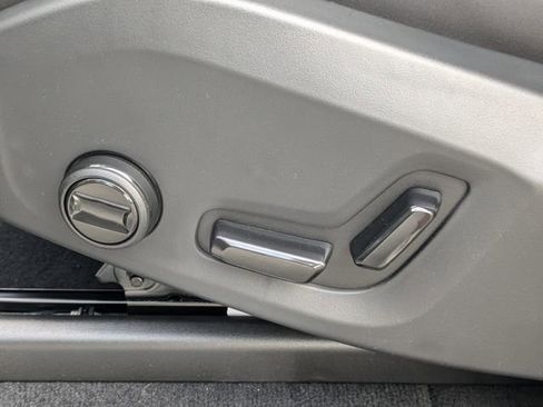 Certified 2025 Volvo XC90 T8 Plus w/ Protection Package Premier image 25