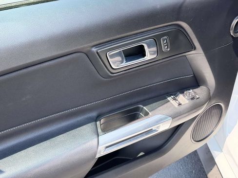 Used 2018 Ford Mustang Coupe RWD image 17